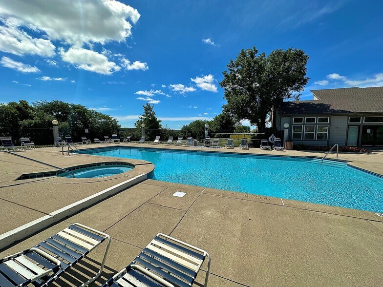 Building Photo - 8919 Eagleview Dr