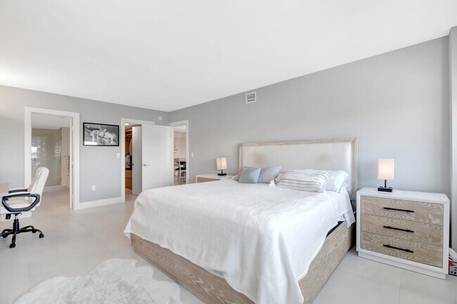 Building Photo - 2773 S Ocean Blvd