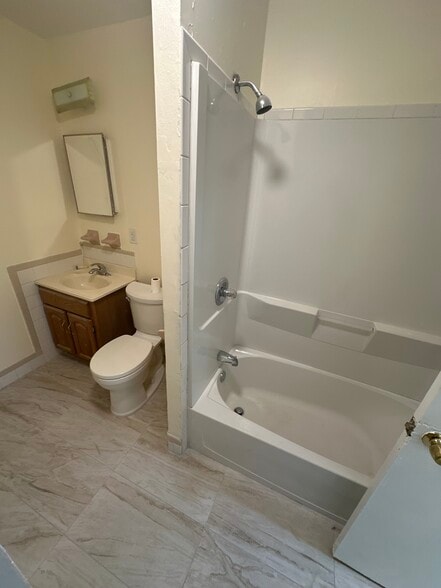 Building Photo - 2776 Willits Rd