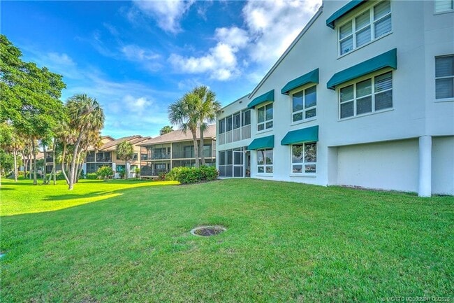 Building Photo - 184 NE Edgewater Dr