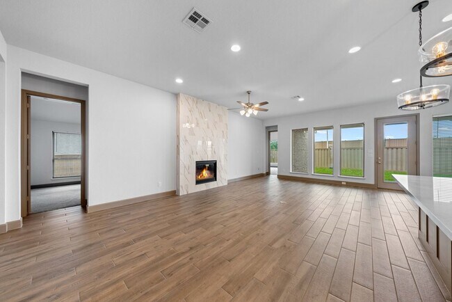 Building Photo - 316 Hulda Trl