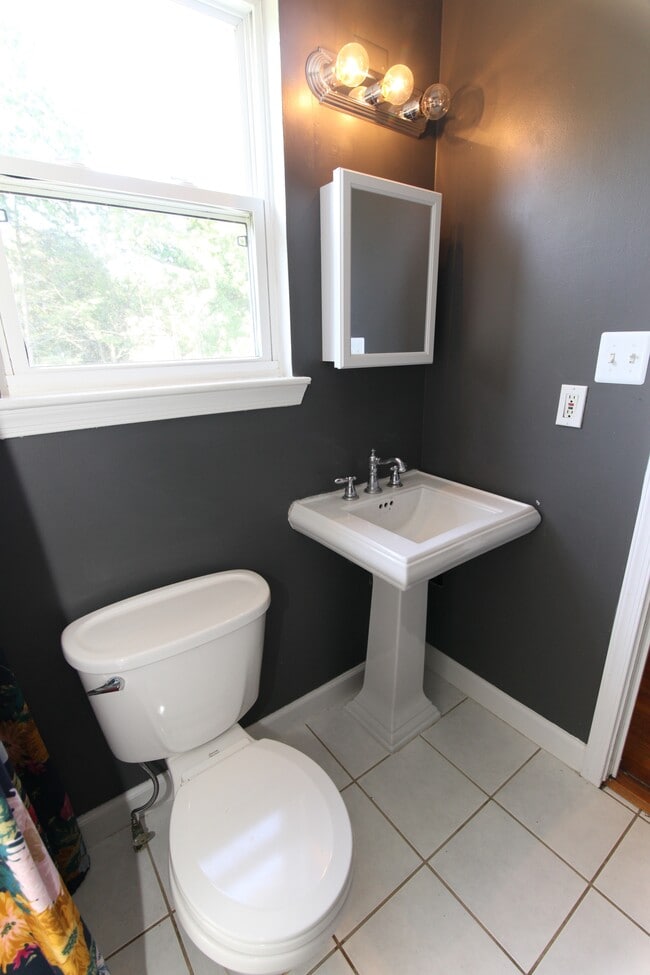 Building Photo - 2713 Arcola Ave