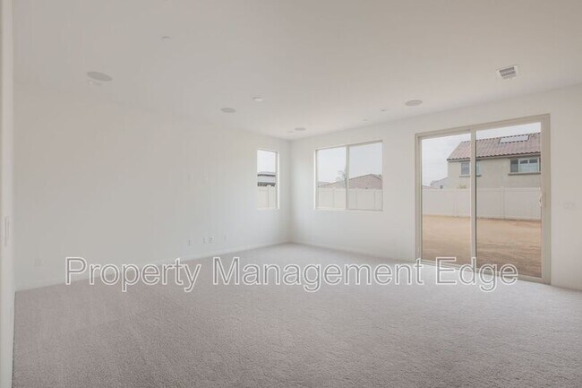 Building Photo - 4470 Hickory Ct