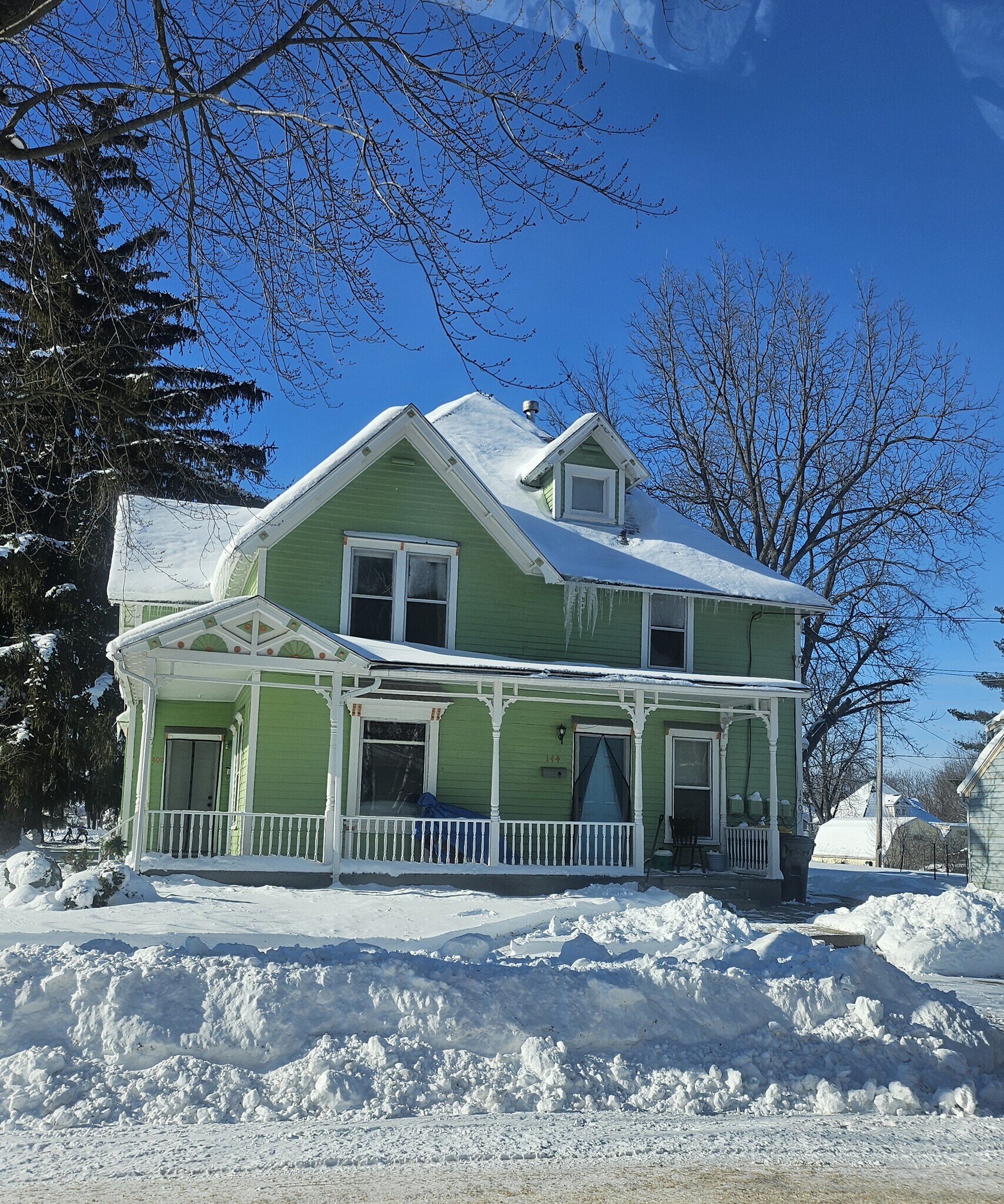 Building Photo - 140 S James Ave