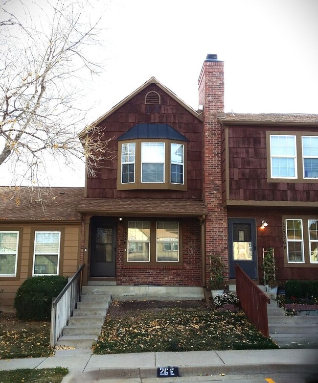 Building Photo - Fully Renovated Townhome in Great Aurora C...