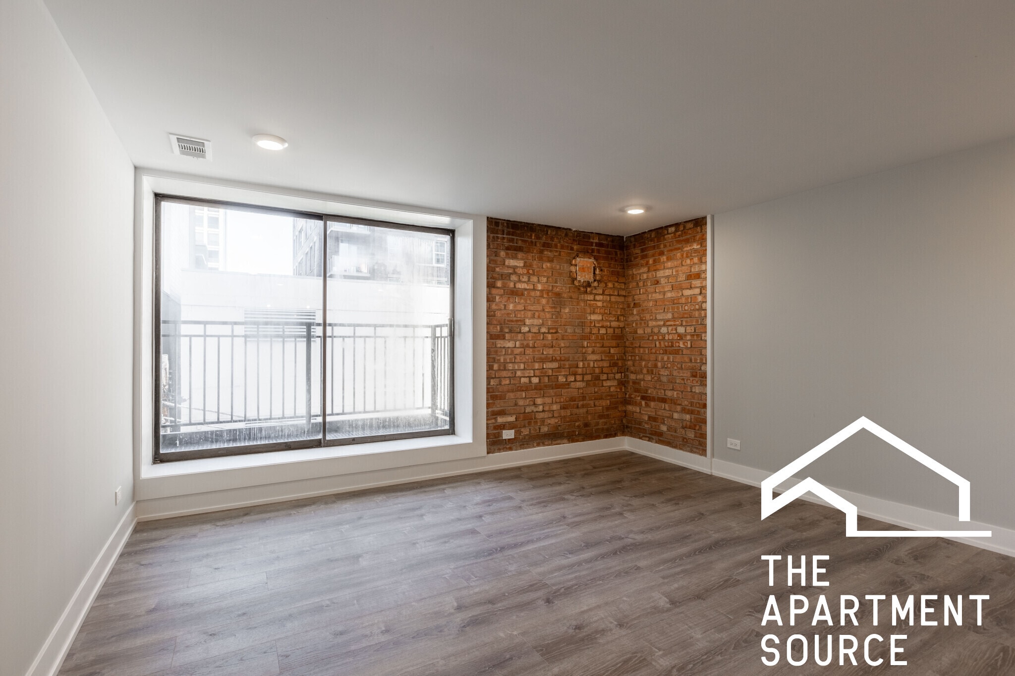 Building Photo - 1214 N La Salle Dr