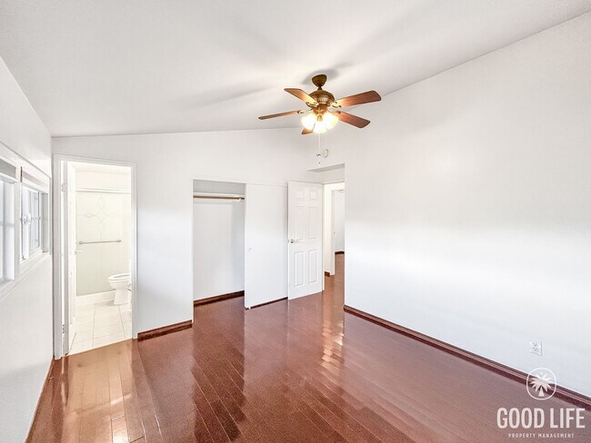 Building Photo - Beautiful 3B/2BA W/ Attached Garage and Up...