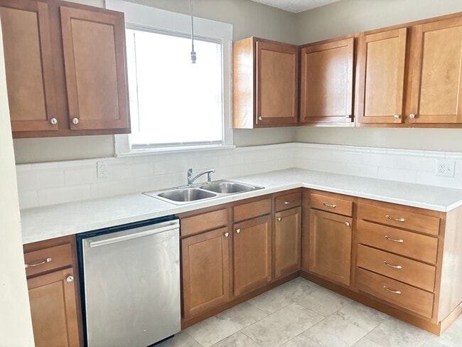 Building Photo - Newly Remodeled 4 Bedroom / 2 Bathroom House in the '07