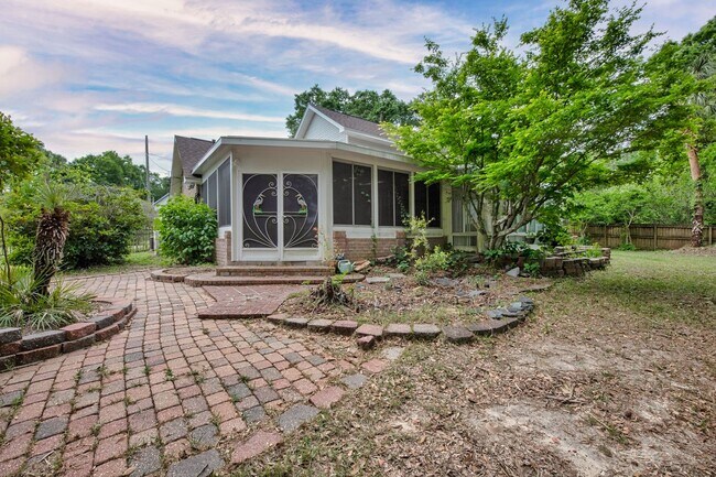 Building Photo - Spacious 3BR Retreat with Soaring Ceilings & Screened Porch