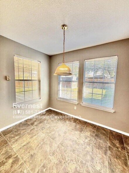 Building Photo - 1608 Willow Creek