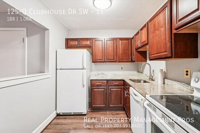 Building Photo - 125 Clubhouse Dr SW