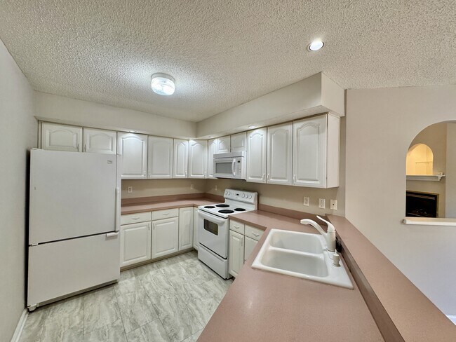 Building Photo - 218 Oligi Cir