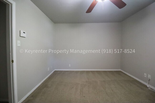 Building Photo - 2144 N Garrison Pl