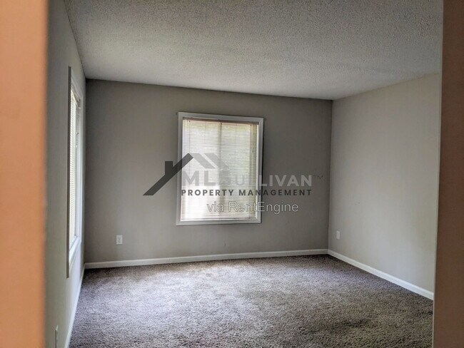 Building Photo - 4101 Five Oaks Dr