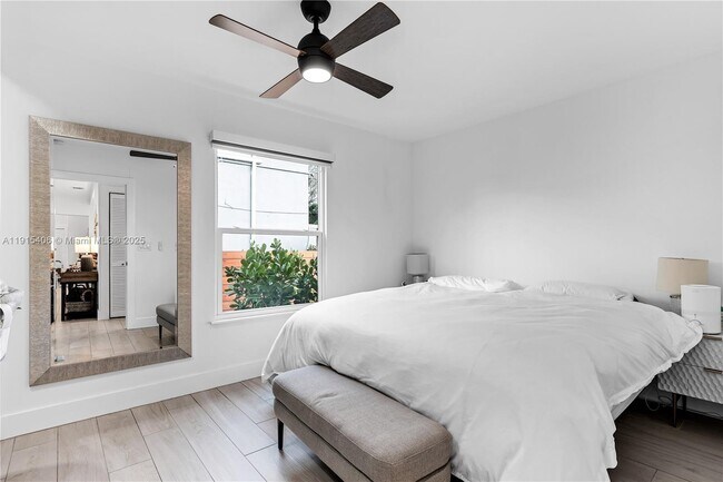 Building Photo - 6860 SW 37th St