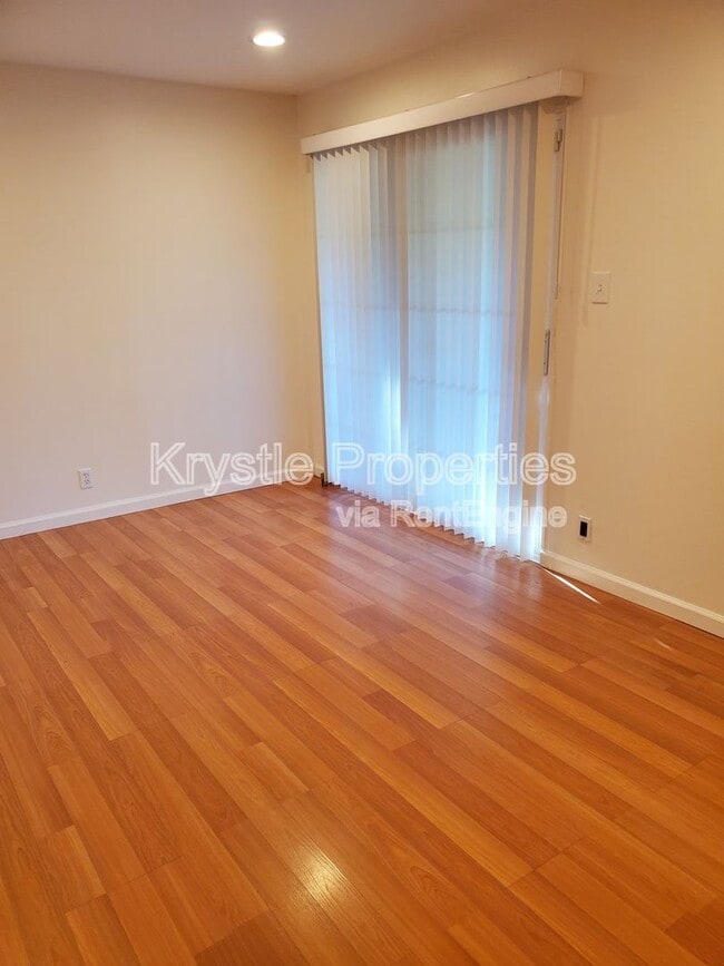 Building Photo - 1009 Heartwood Ave