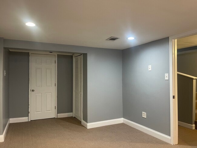 Building Photo - 9463 Niles Center Rd