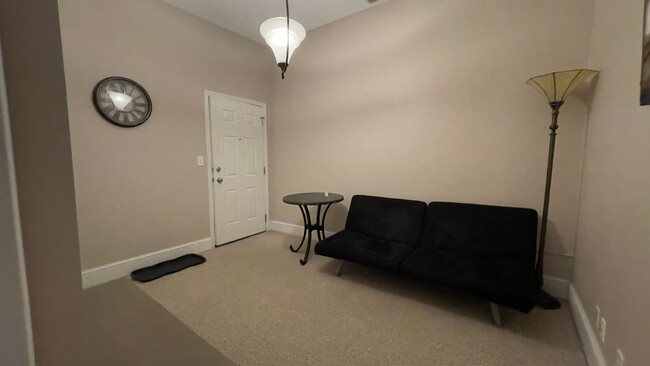 Building Photo - FURNISHED DOWNTOWN CONDO