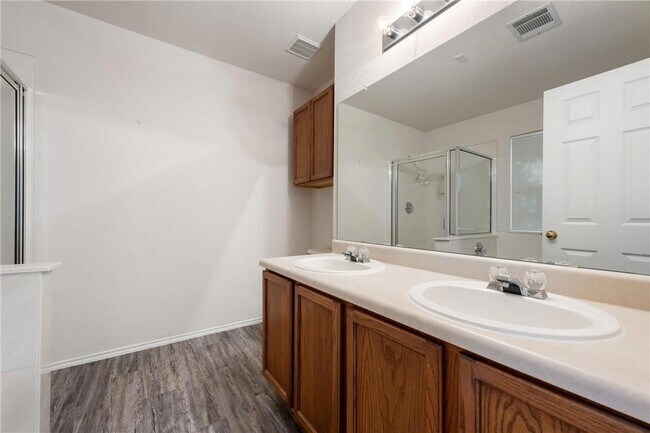 Building Photo - 102 Presidio Dr