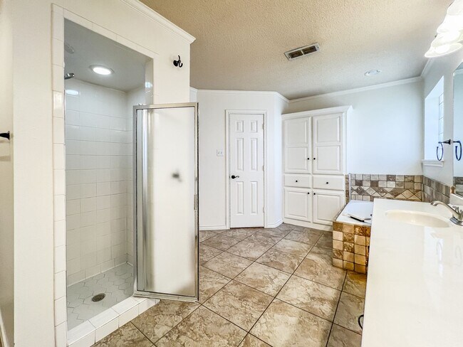 Building Photo - 4 bedroom 2.5 bathroom house in Cooper ISD with Solar!!