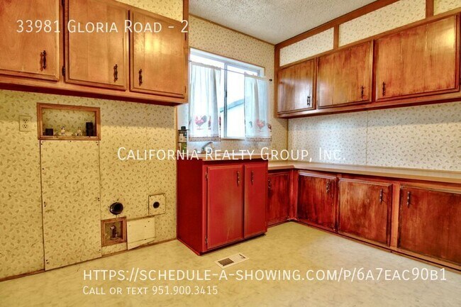 Building Photo - 33981 Gloria Rd