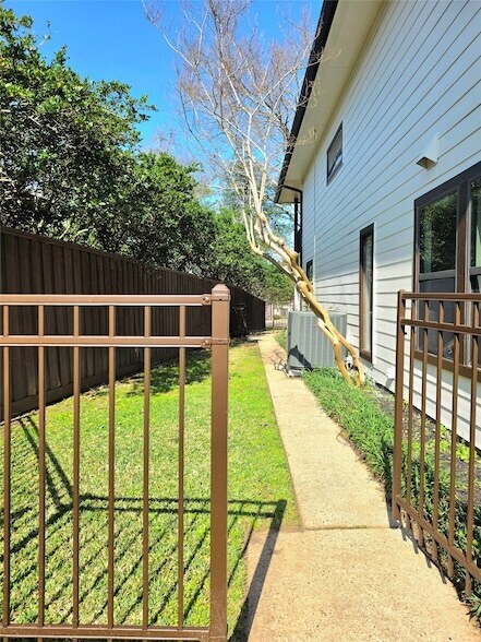 Building Photo - 190 Dawns Edge Dr