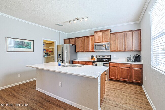 Building Photo - 2408 Bonnie Lakes Dr