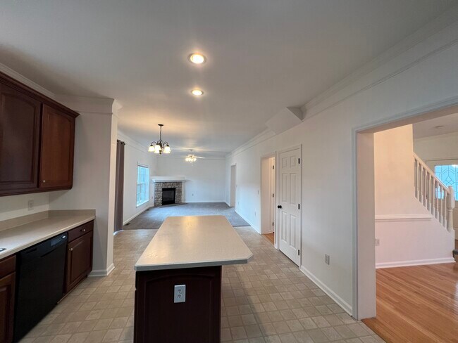 Building Photo - 43 Carlsbad Dr