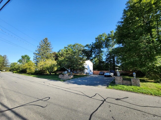 Building Photo - 24 Tennyson Dr