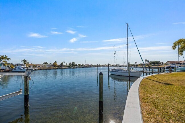 Building Photo - 1008 Apollo Beach Blvd