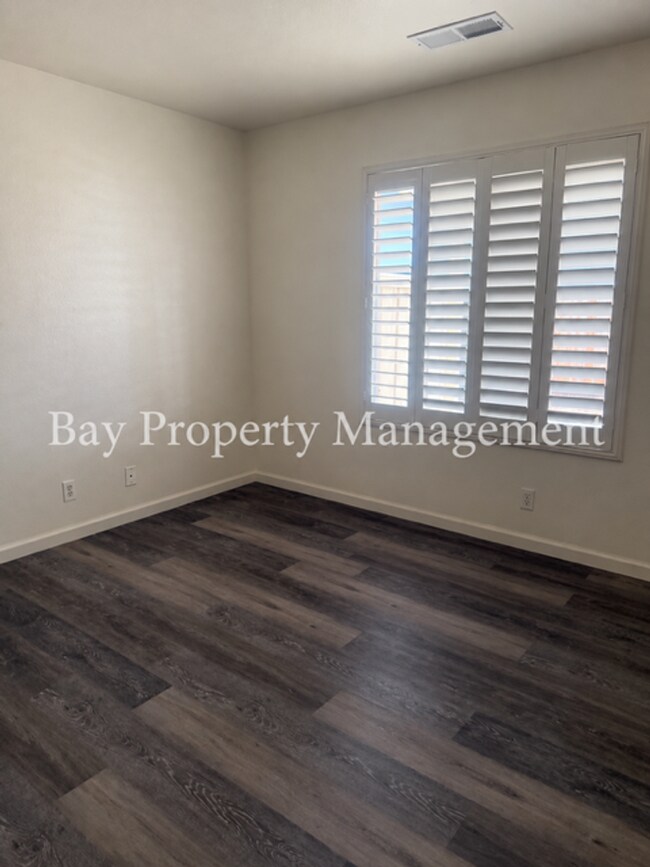 Building Photo - 1001 Highpoint Ct