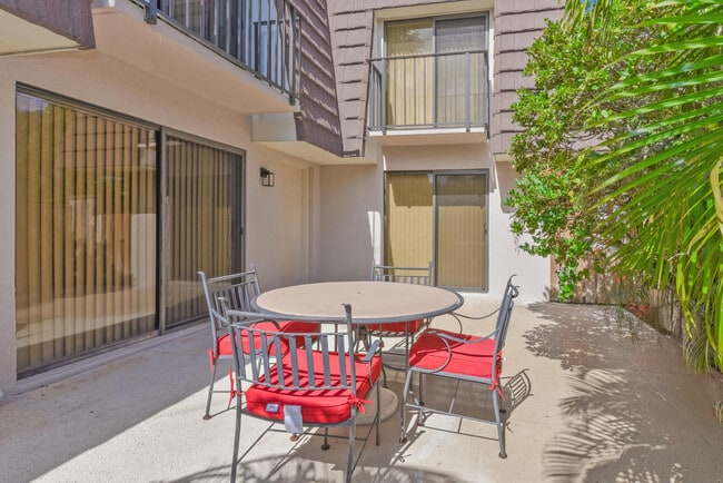 Building Photo - 2018 20th Ct