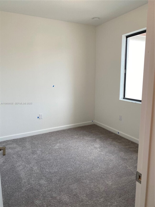 Building Photo - 350 NE 208th Terrace