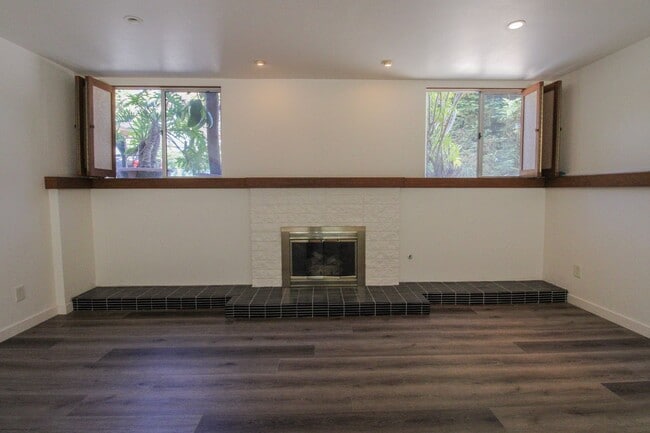 Building Photo - 298 Country Club Dr