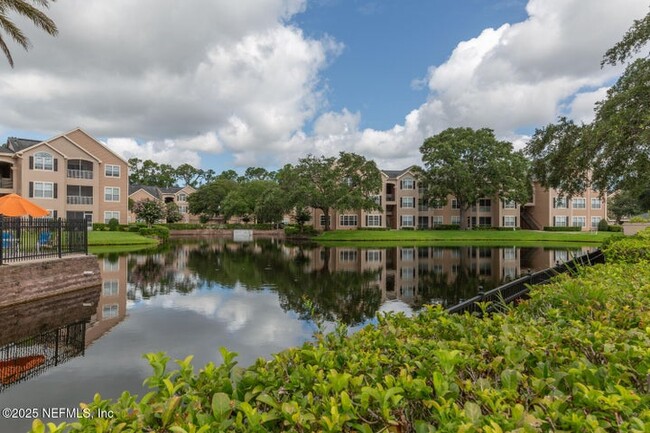 Building Photo - 13810 Sutton Park Dr N