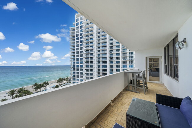 Building Photo - 3505 S Ocean Dr