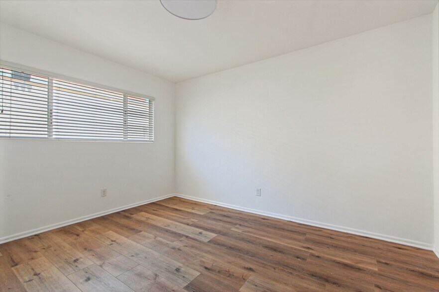 Building Photo - 1241 9th St