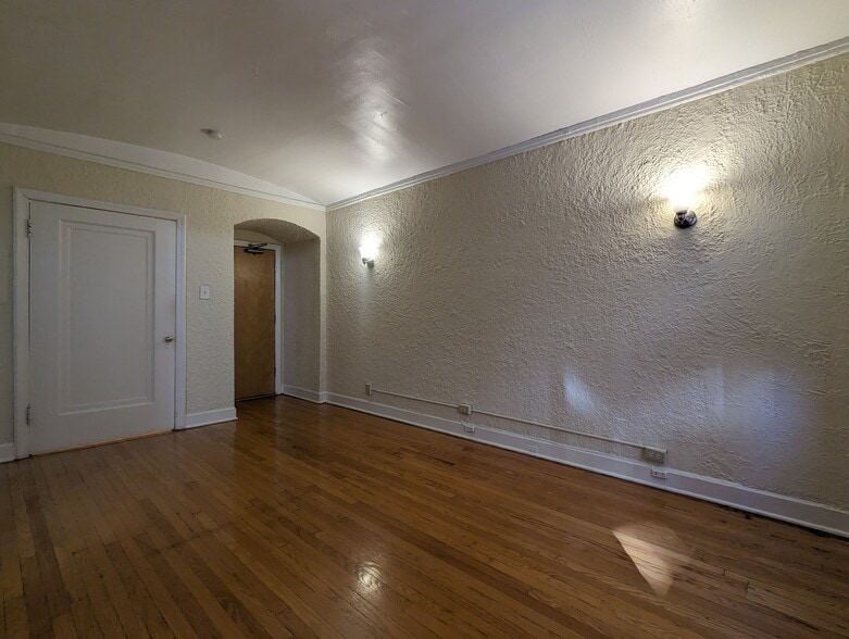 Building Photo - 535 W Arlington Pl