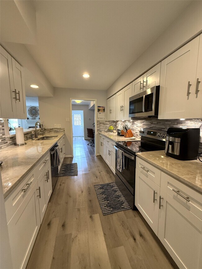 Building Photo - 14331 Still Meadow Dr