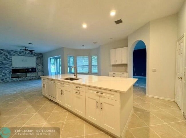 Building Photo - 2811 Serenity Cir S