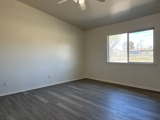 Building Photo - COMING SOON! 3 bedroom 2 bathroom home available in Apple Valley!