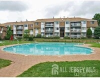 Building Photo - 802 Edison Glen Terrace