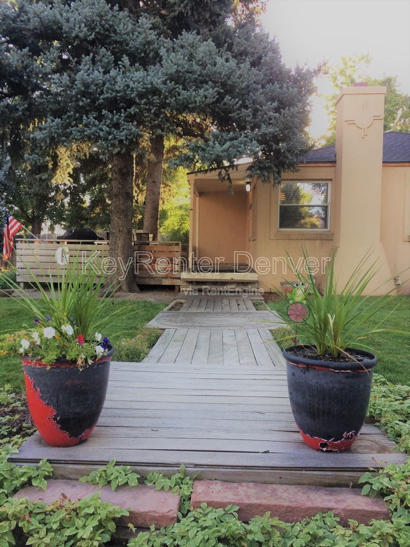 Building Photo - 5306 W Kentucky Ave