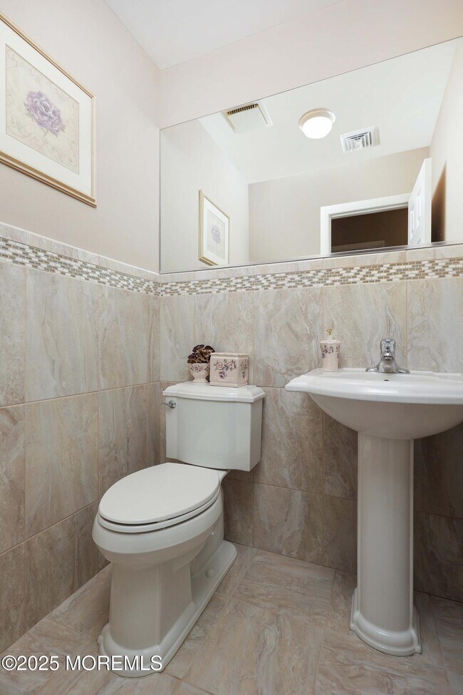 Building Photo - 41 Longpoint Dr