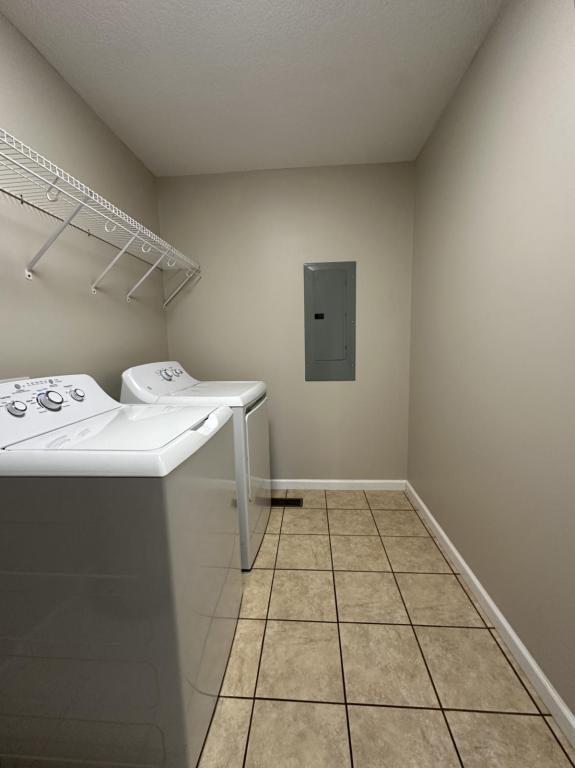 Building Photo - 15 Sand Hill School Rd