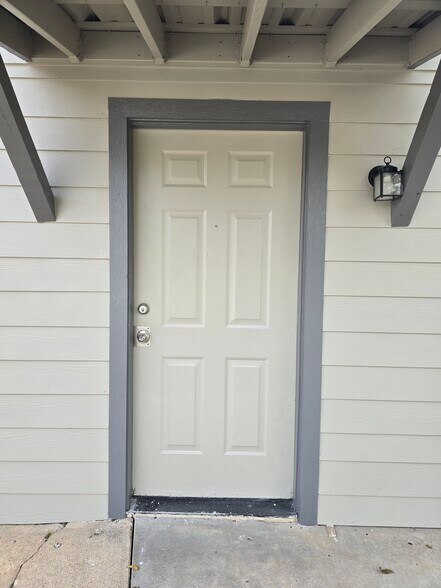 Building Photo - 2307 Elm Ave