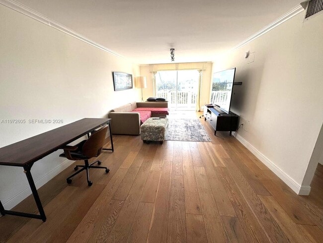 Building Photo - 910 Michigan Ave