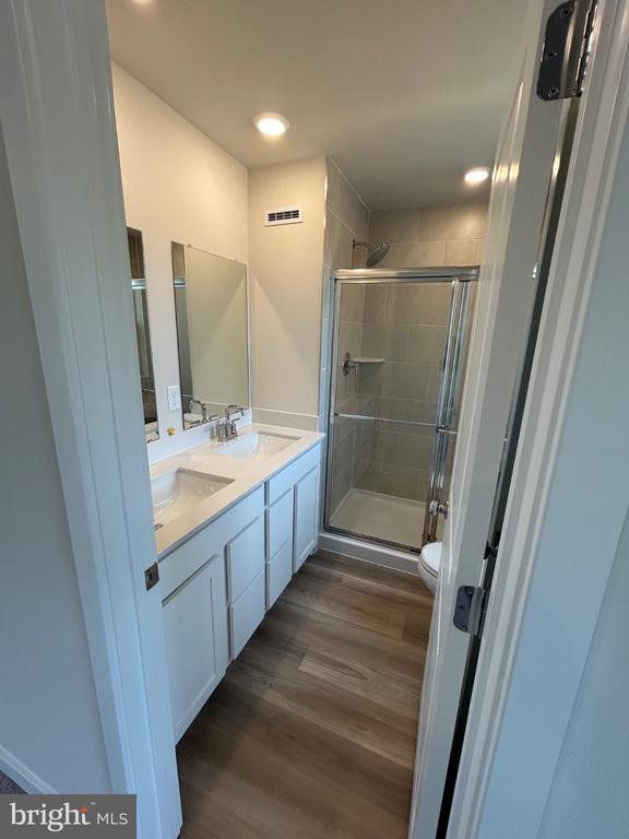 Building Photo - 28 Barnes Wy