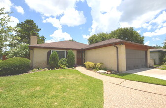 Building Photo - OVER 55 COUNTRY CLUB COMMUNITY - REMODELED AND UPDATED Lake View 2 Bedroom 2 Full Bath Home