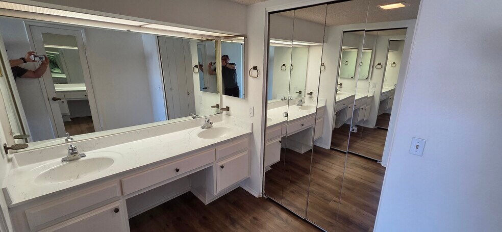 Building Photo - 376 Center St